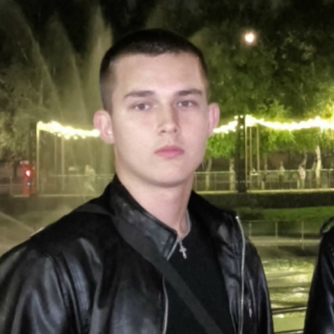 Максим Иванов